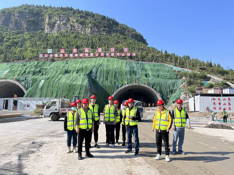 臨臨六標項目計劃合同部組織工地參觀學習