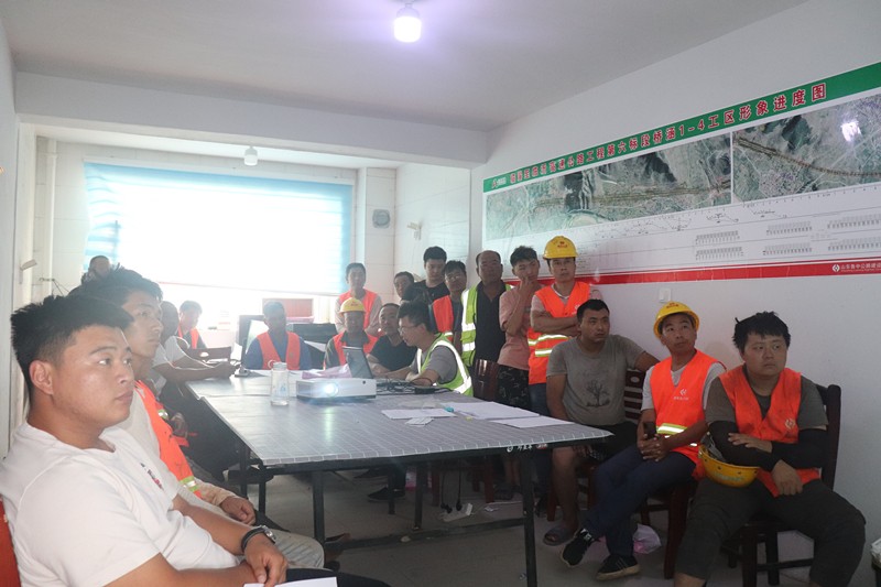 臨臨高速六標(biāo)項(xiàng)目部對(duì)新進(jìn)場人員開展安全教育培訓(xùn)