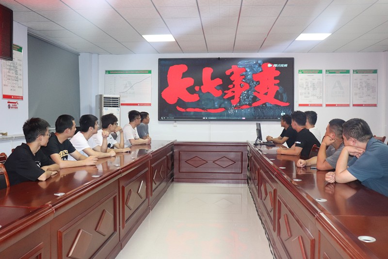 臨臨高速六標(biāo)開展支部主題黨日愛國(guó)主義教育活動(dòng)