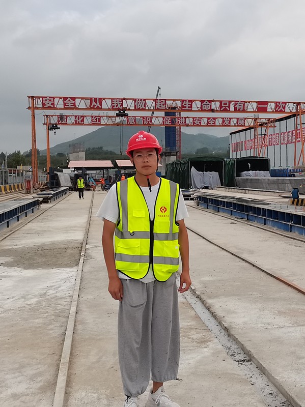 我是魯中公路的新兵：臨臨高速項目部實習(xí)生于子豪