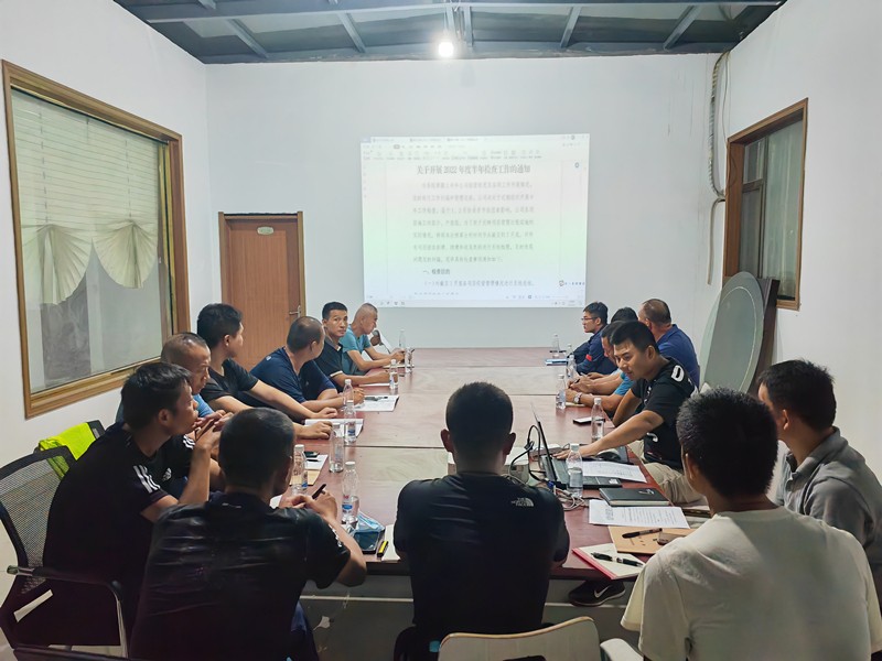 路基2-4工區(qū)對(duì)公司9 10 11號(hào)文件進(jìn)行貫宣學(xué)習(xí)_副本