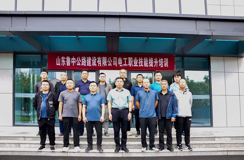 公司開展電工職業(yè)安全技能提升培訓