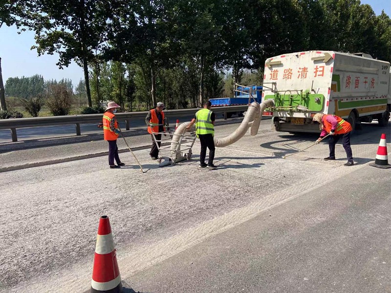 路面細(xì)致清掃施工2_副本 路面細(xì)致清掃施工2_副本