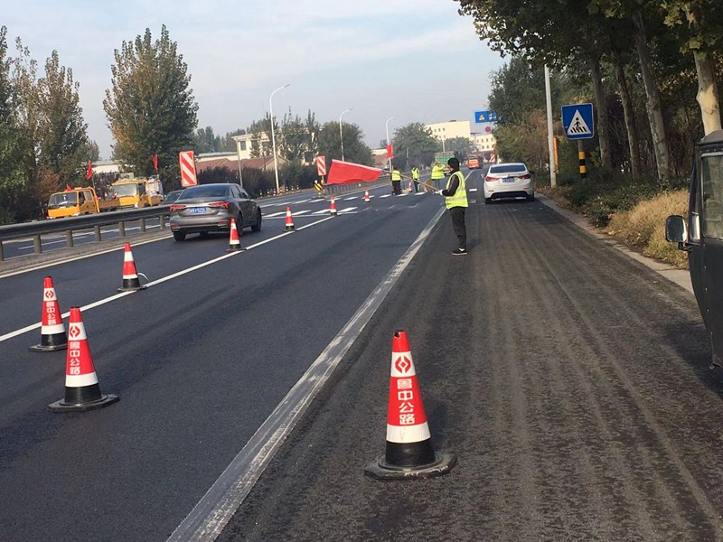 公司“快、硬、穩(wěn)”多點發(fā)力抓實安全責(zé)任，護航高淄路圓滿收官