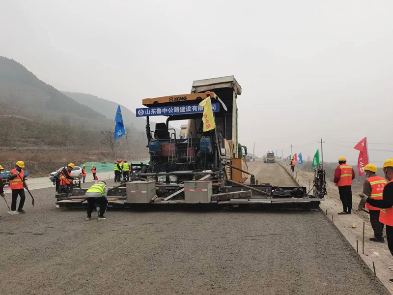 攤鋪施工中_副本 攤鋪施工中_副本