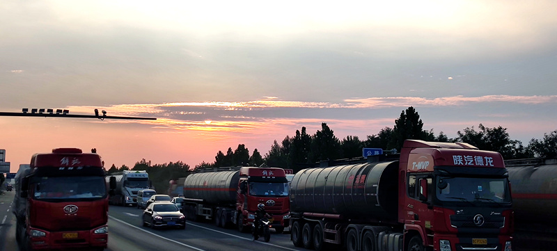 11車流巨大的233_副本