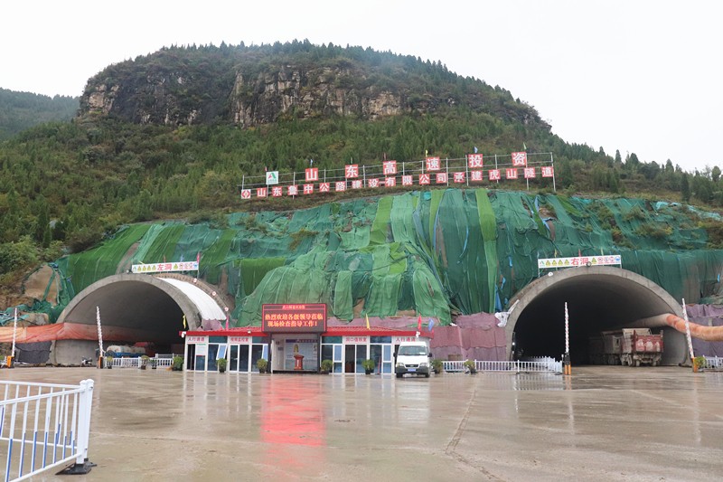虎山隧道進(jìn)口_副本