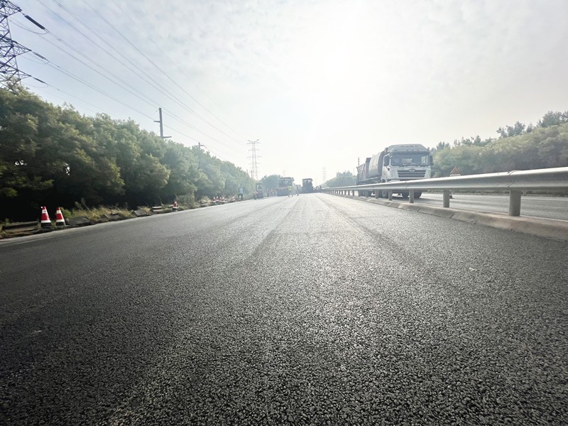 G309中修項目用奮斗獻(xiàn)禮國慶