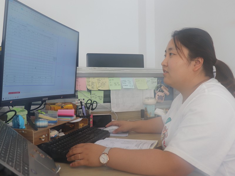 3、計合部襲坤正在做路床處理計算書為19期計量做準(zhǔn)備_副本