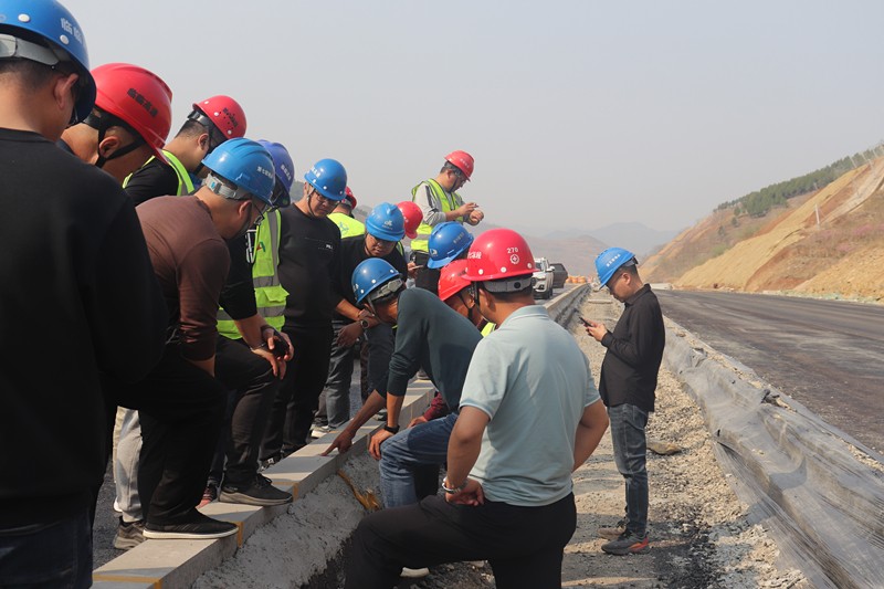 臨臨高速總監(jiān)辦組織質(zhì)量安全標(biāo)桿現(xiàn)場交流會(huì)