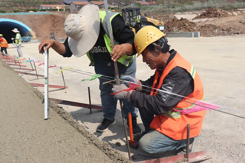 技術(shù)員于景民掛線中_副本