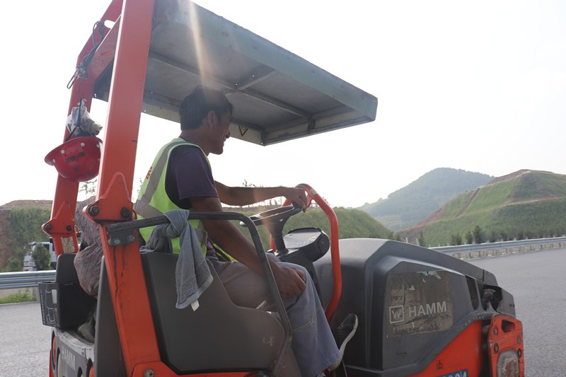 壓路機(jī)操作焦方升_副本