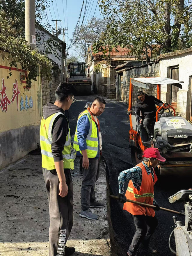 昔日英雄地，今朝坦途通——機(jī)械化施工公司為劉家臺(tái)“抗日模范村”義務(wù)修繕通村主路