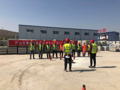 青蘭高速路面分部進行消防應急演練