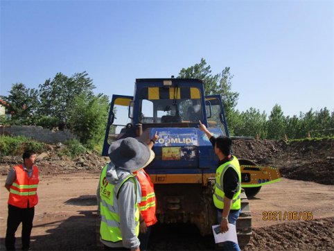 第二工程公司第二項(xiàng)目部組織機(jī)械設(shè)備倒車影像專項(xiàng)檢查