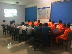 觀(guān)看安全警示教育片  樹(shù)立安全紅線(xiàn)意識(shí)