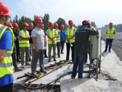 公司組織安全生產(chǎn)現(xiàn)場(chǎng)觀(guān)摩會(huì)