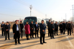 郯城縣委書(shū)記劉連棟帶隊(duì)觀(guān)摩郯城沭河大橋項(xiàng)目