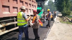 養(yǎng)護(hù)分公司積極開(kāi)展夏日“送清涼、促安全、保健康”活動(dòng)