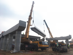 青蘭二標首片箱梁架設(shè)成功