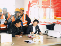 青蘭項目部與工行聯(lián)合為農(nóng)民工開卡送“?！? /> 
          </div> 
         </div> 
         <div   id=