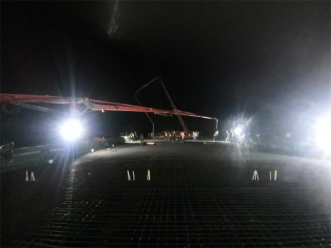 新寧高速跨G104國(guó)道左幅現(xiàn)澆箱梁成功完成澆筑