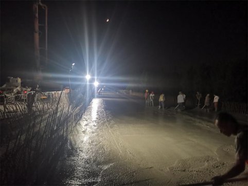 新寧項(xiàng)目直界水庫(kù)1號(hào)橋右幅橋面鋪裝澆筑完成