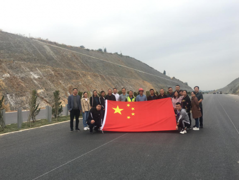 公司大本營部室國慶假期期間 赴一線工地互動交流