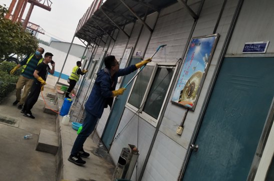 衛(wèi)生掃除，我們?cè)谛袆?dòng)！