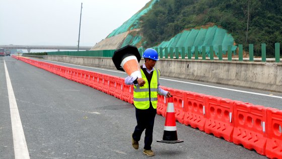 江西項(xiàng)目互通匝道涉路施工順利啟動(dòng)