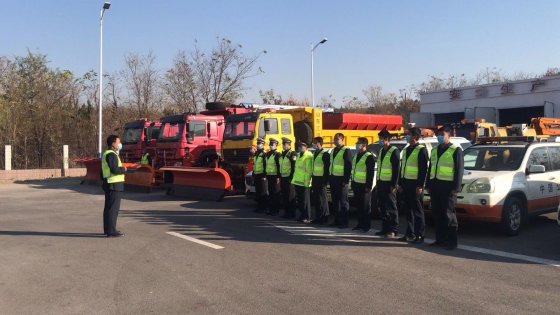 青蘭高速（沂源段）開(kāi)展冬季除雪防滑安全保暢應(yīng)急演練