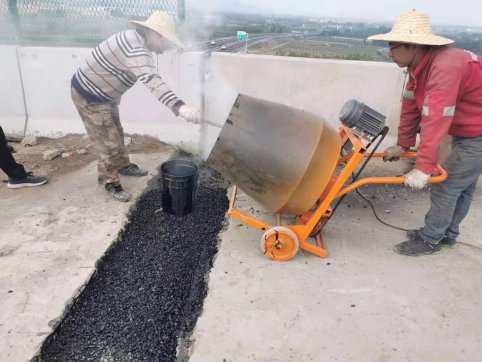 新寧TST伸縮縫完成施工任務(wù)