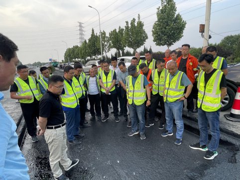 【抓作風(fēng) 創(chuàng)效益】公司組織召開(kāi)G205工地現(xiàn)場(chǎng)會(huì)