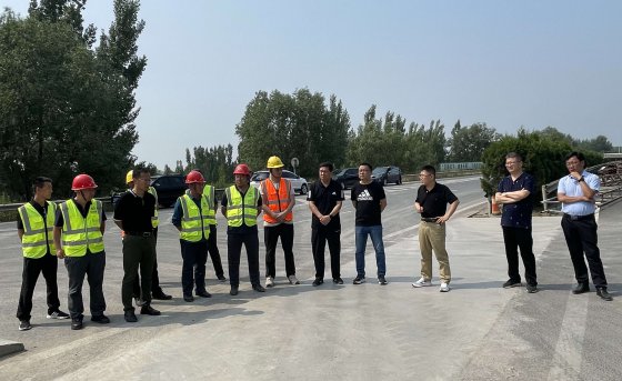 【抓作風(fēng) 創(chuàng)效益】公司在文昌湖梁場(chǎng)、G205沿線施工現(xiàn)場(chǎng)組織召開(kāi)現(xiàn)場(chǎng)會(huì)