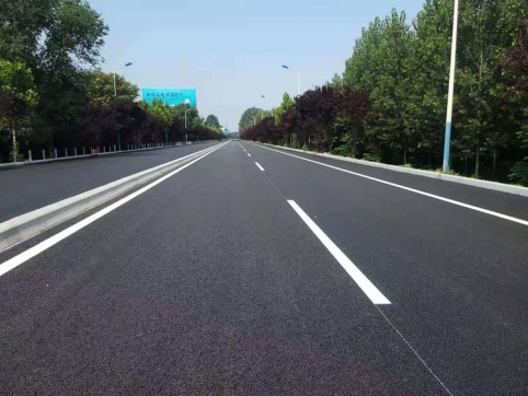 【抓作風(fēng) 創(chuàng)效益】G341膠海線項(xiàng)目全線率先完成路面施工任務(wù)