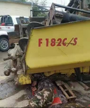 機械化施工公司對設(shè)備進(jìn)行檢查維修